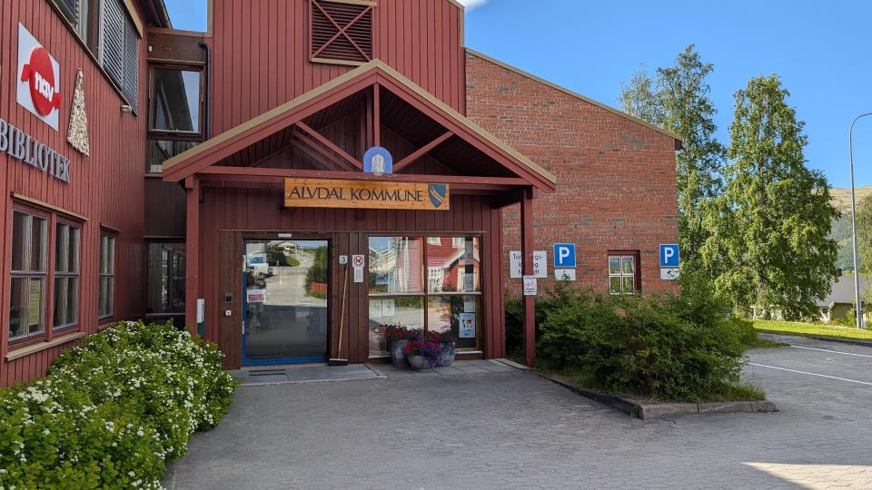 Lenke til artikkel: Informasjon til innbyggere og besøkende på kommunehuset – oppussing av gamle biblioteket